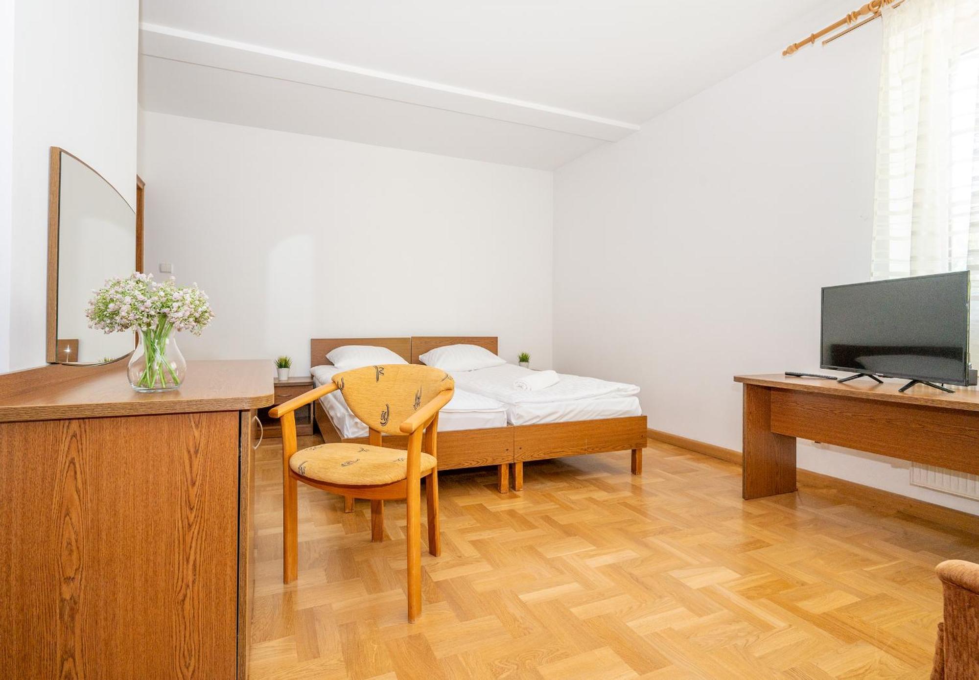 Hotel Gosciniec Jedrus à Dąbki Extérieur photo