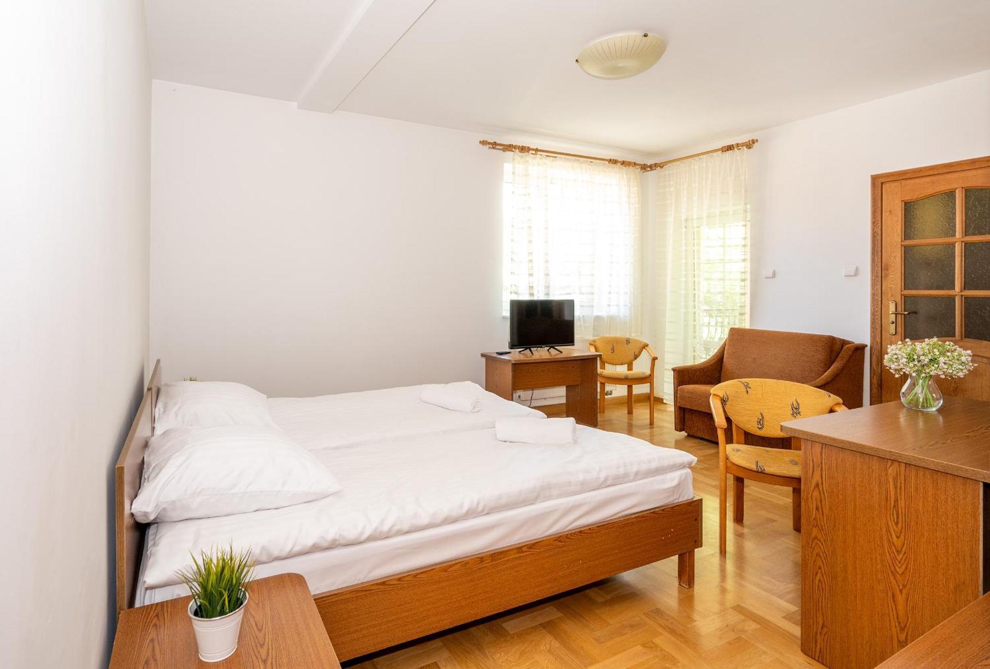 Hotel Gosciniec Jedrus à Dąbki Extérieur photo